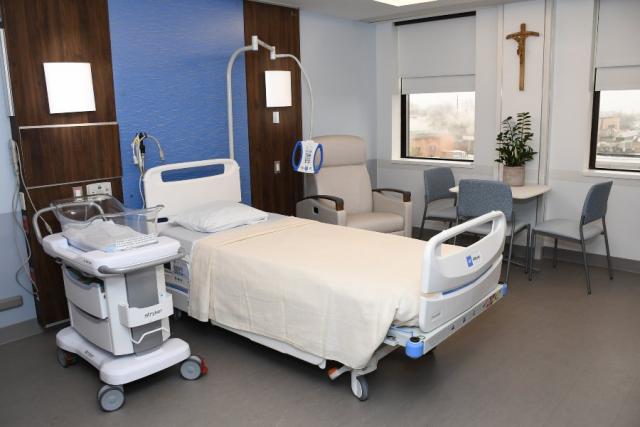 Good Samaritan University Hospital maternity room