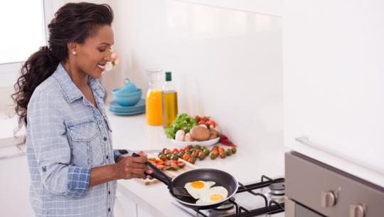 woman cooking eggs