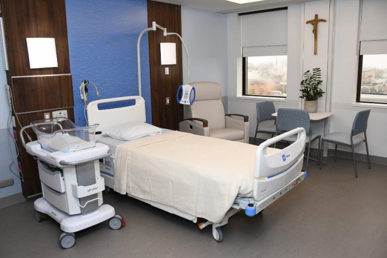 Good Samaritan University Hospital maternity room