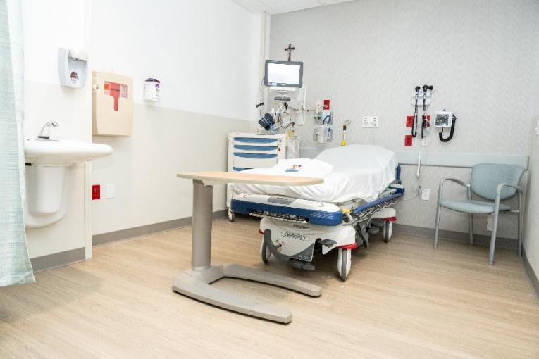 st. charles emergency department patient room